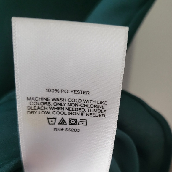 Express Twist Front Short Sleeve V-Neck in Emerald Green - Picture 8 of 9